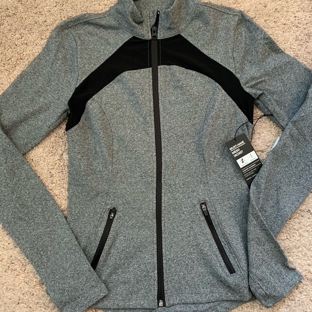 Workout zip-up long sleeved top
